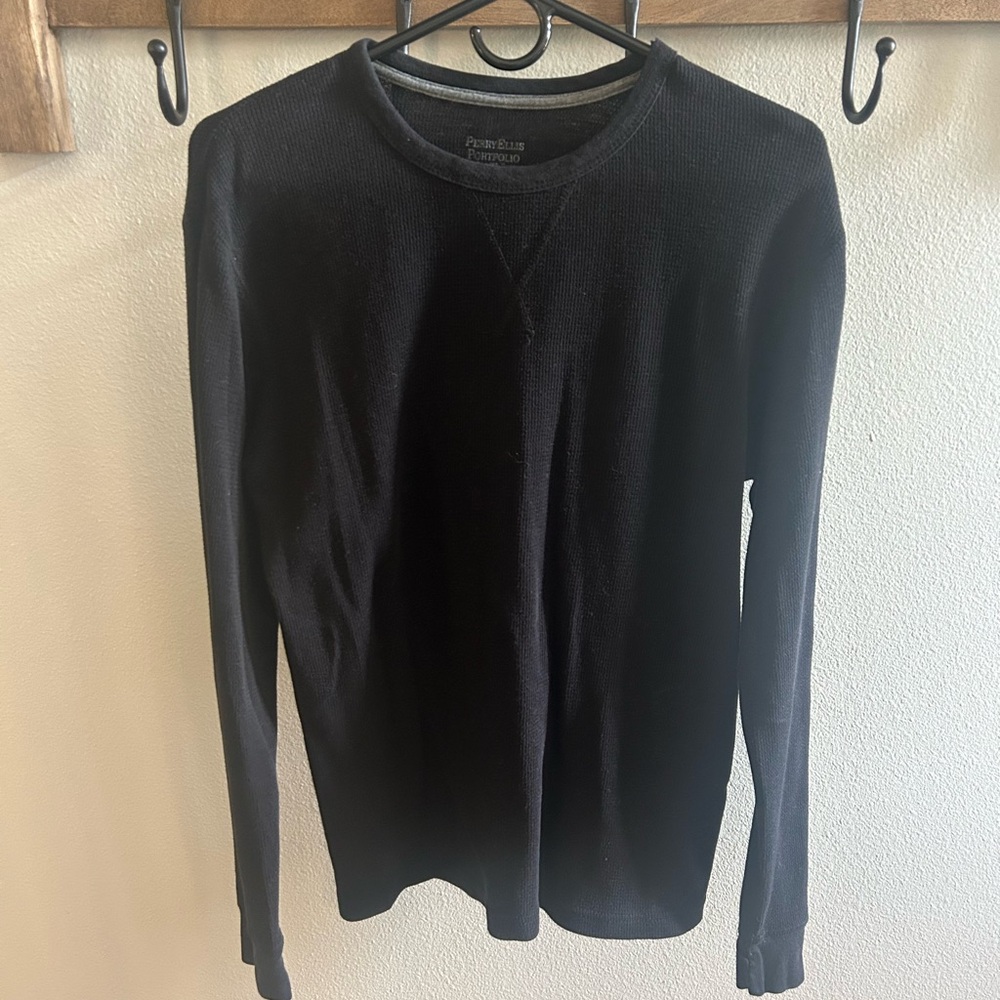 Basic, black waffle long sleeve